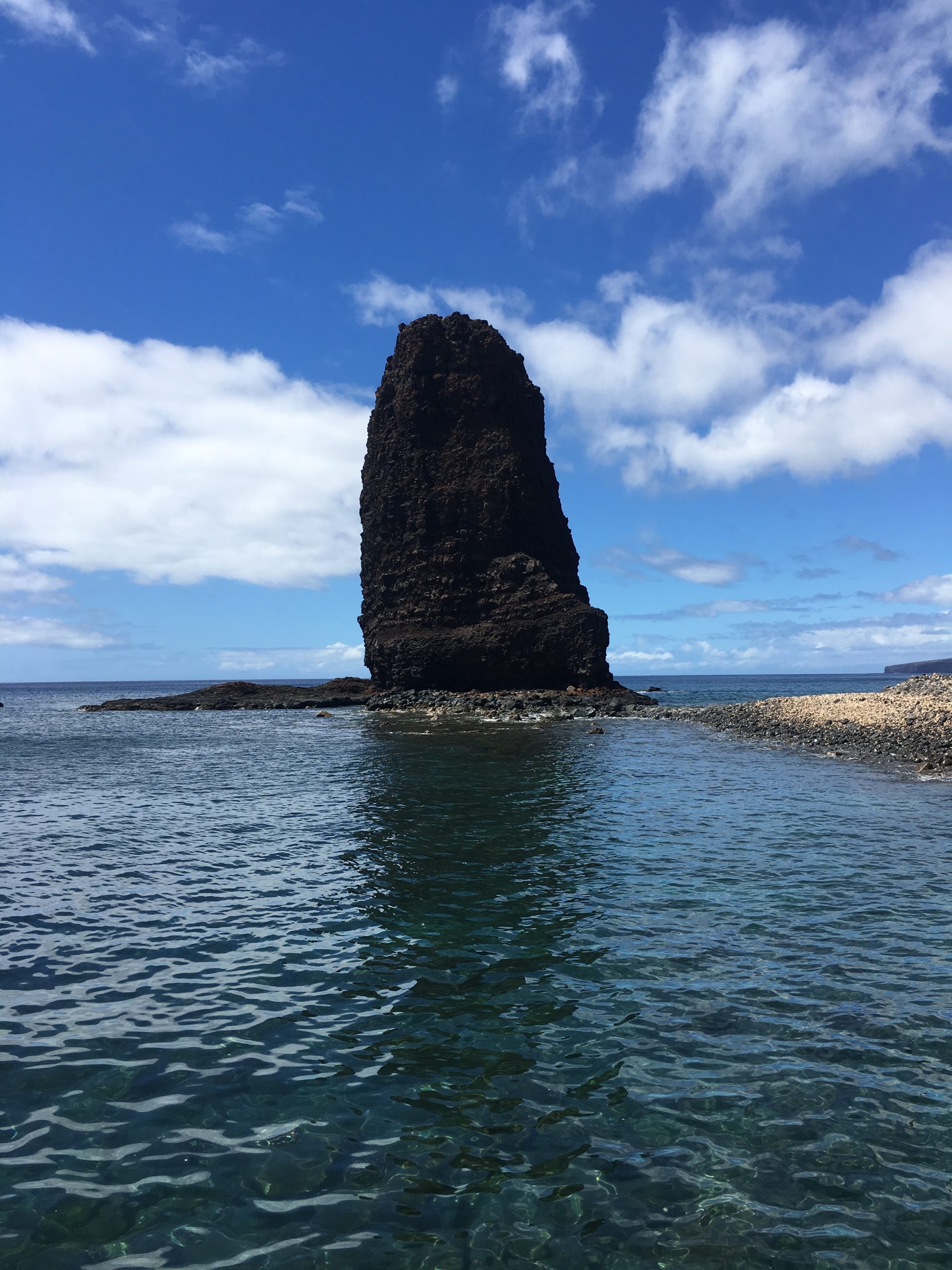 image of the biggest islet from the Nanahoa islets