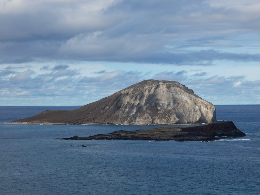 image of manana island and kaohikaipu islet